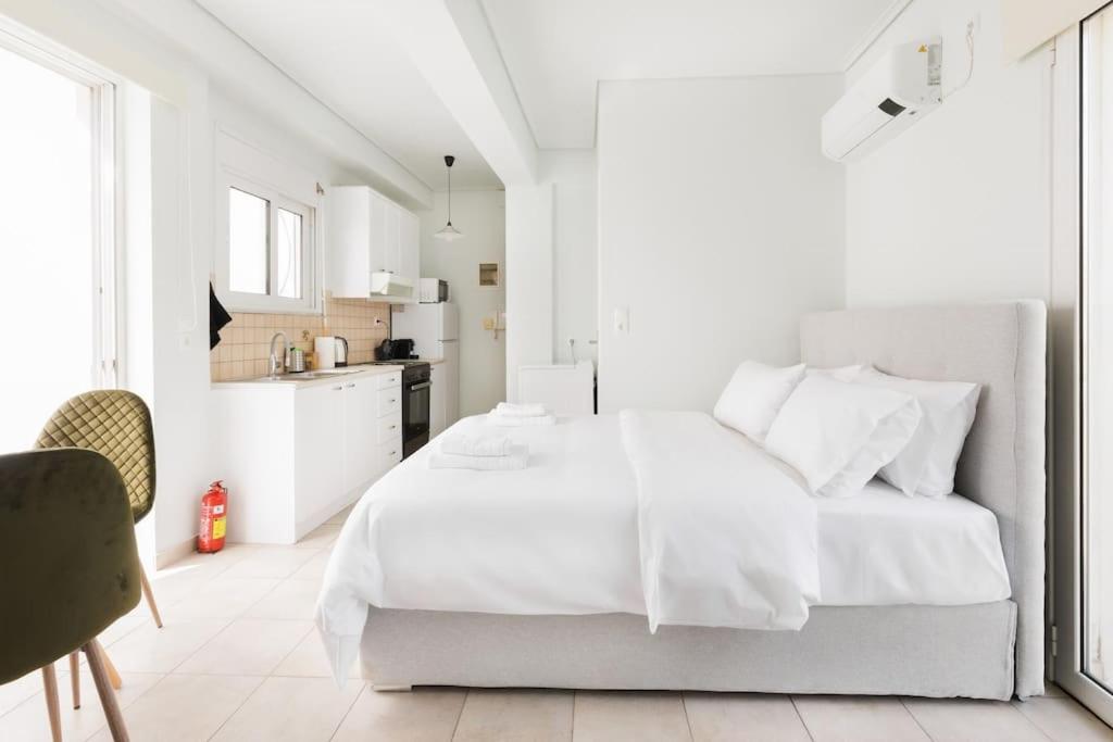 Adorable Sunny Studio With Private Balcony I Атина Екстериор снимка